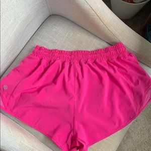 Lululemon hotty hot II 2.5 inch inseam pink size 8